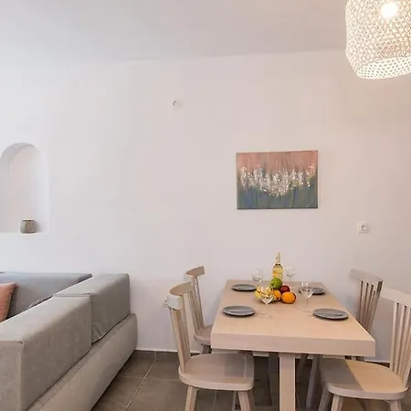 70 Steps Mykonos * Παραλία Super Paradise